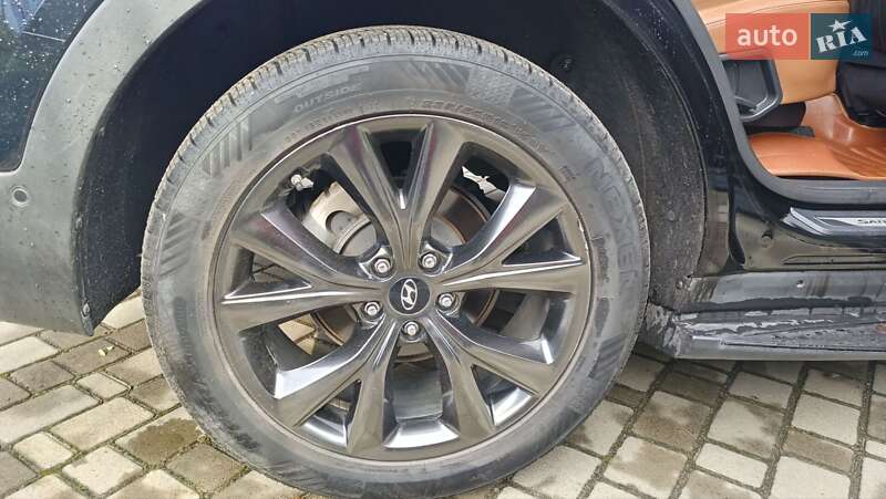 Внедорожник / Кроссовер Hyundai Grand Santa Fe 2016 в Ровно