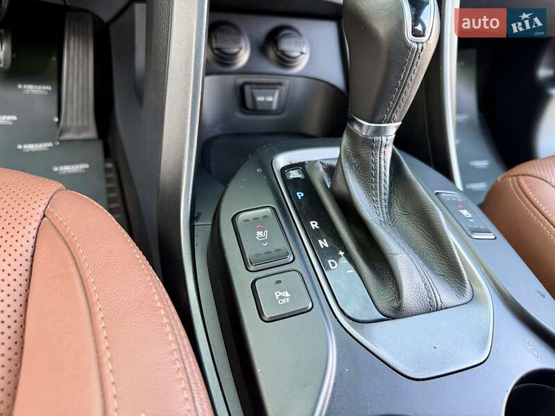 Внедорожник / Кроссовер Hyundai Grand Santa Fe 2015 в Киеве