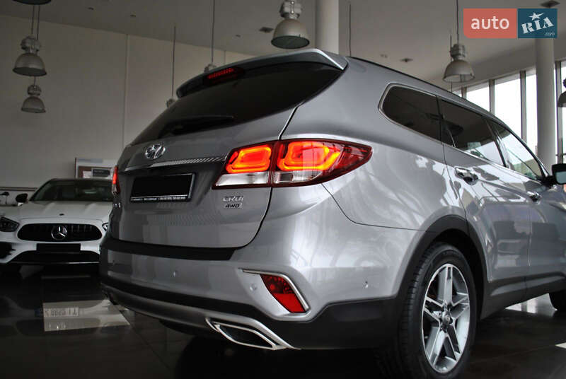 Внедорожник / Кроссовер Hyundai Grand Santa Fe 2017 в Ровно