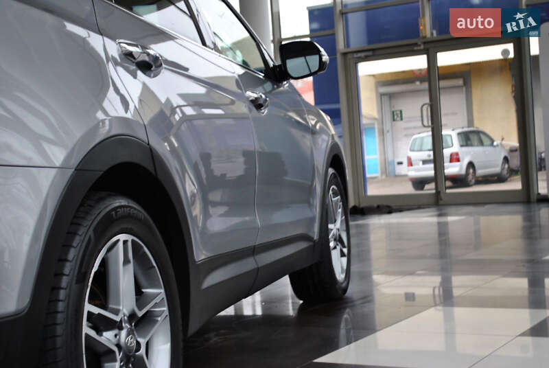 Внедорожник / Кроссовер Hyundai Grand Santa Fe 2017 в Ровно