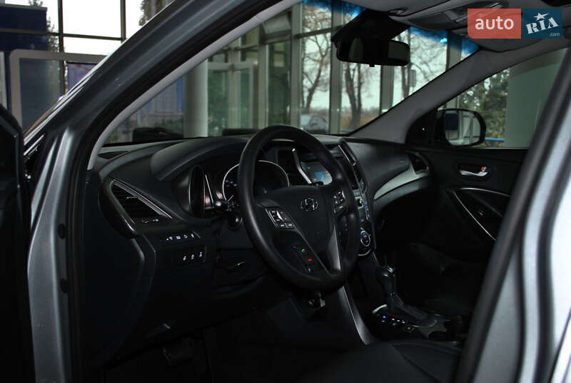 Внедорожник / Кроссовер Hyundai Grand Santa Fe 2017 в Ровно