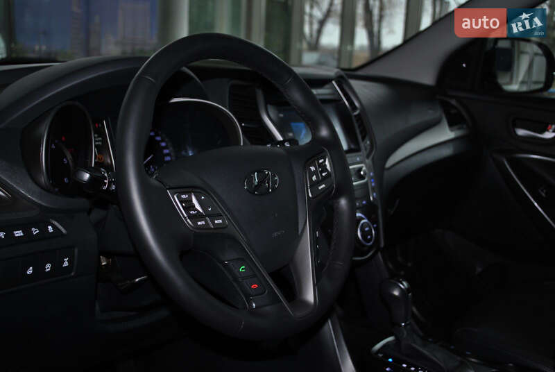 Внедорожник / Кроссовер Hyundai Grand Santa Fe 2017 в Ровно
