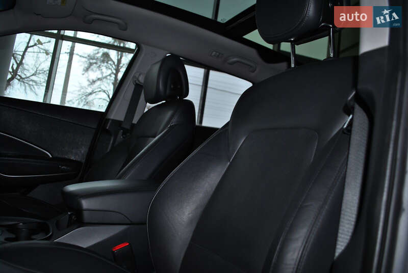 Внедорожник / Кроссовер Hyundai Grand Santa Fe 2017 в Ровно