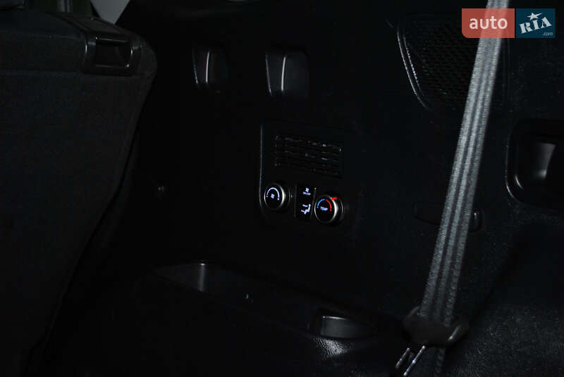 Внедорожник / Кроссовер Hyundai Grand Santa Fe 2017 в Ровно