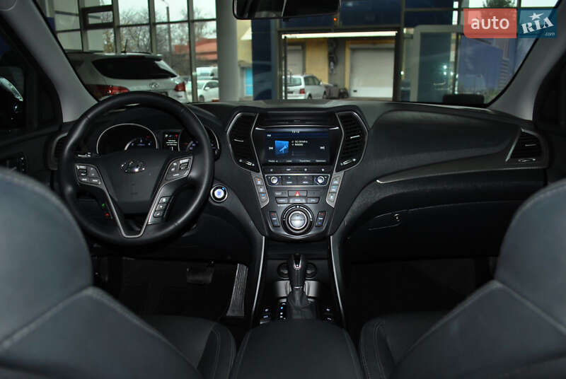 Внедорожник / Кроссовер Hyundai Grand Santa Fe 2017 в Ровно