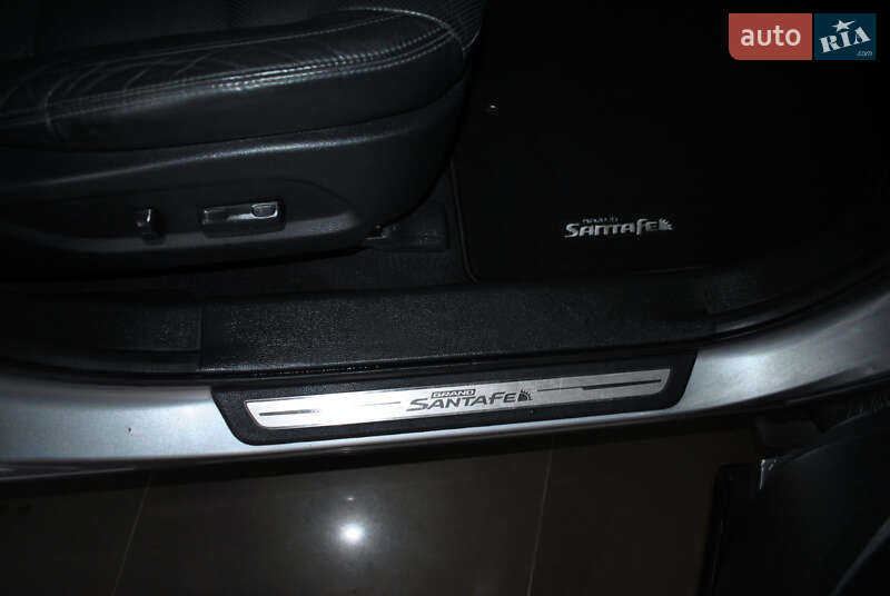 Внедорожник / Кроссовер Hyundai Grand Santa Fe 2017 в Ровно