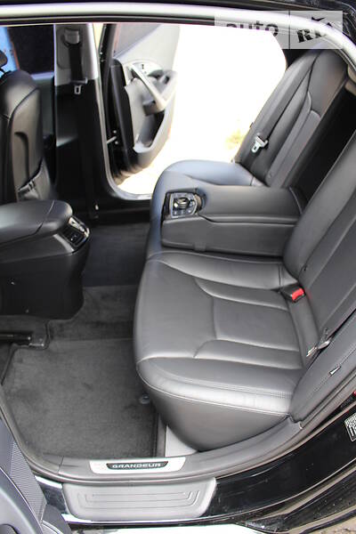 Седан Hyundai Grandeur 2013 в Києві