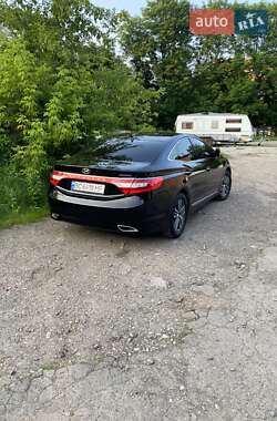 Седан Hyundai Grandeur 2013 в 