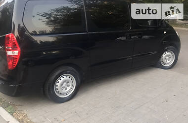 Универсал Hyundai H-1 2009 в Макеевке