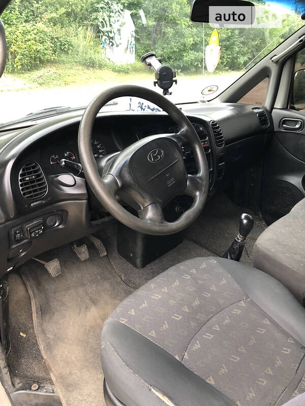 Грузовой фургон Hyundai H-1 2004 в Львове