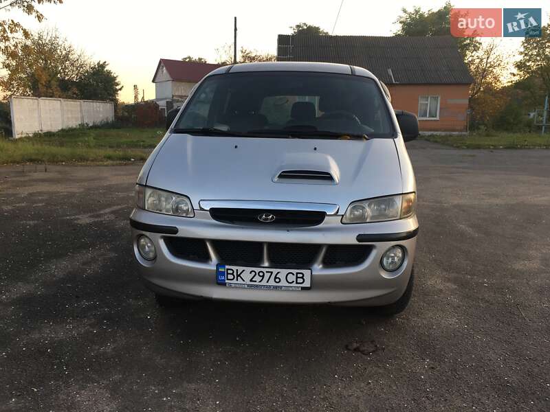 Минивэн Hyundai H-1 2001 в Остроге фото 2 Минивэн Hyundai H-1 2001 в Остроге