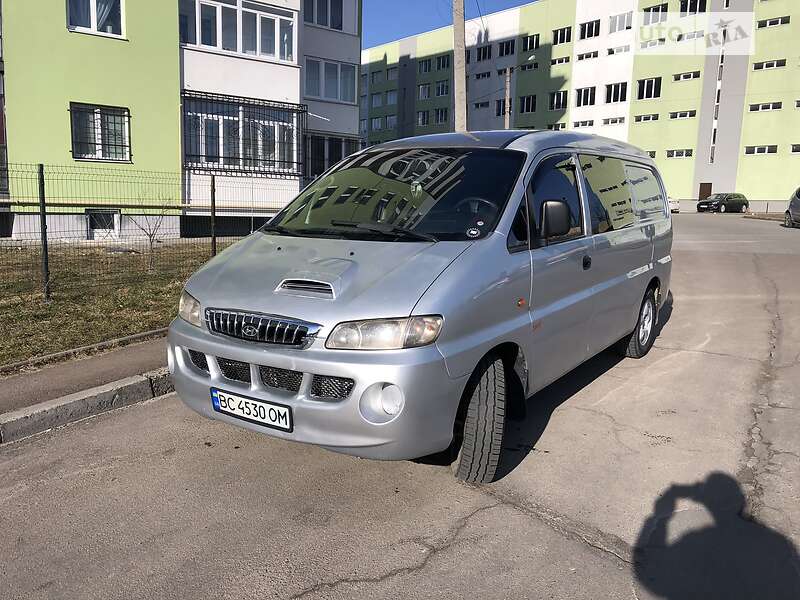 Грузопассажирский фургон Hyundai H-1 2004 в Львове