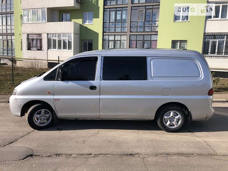 Грузопассажирский фургон Hyundai H-1 2004 в Львове
