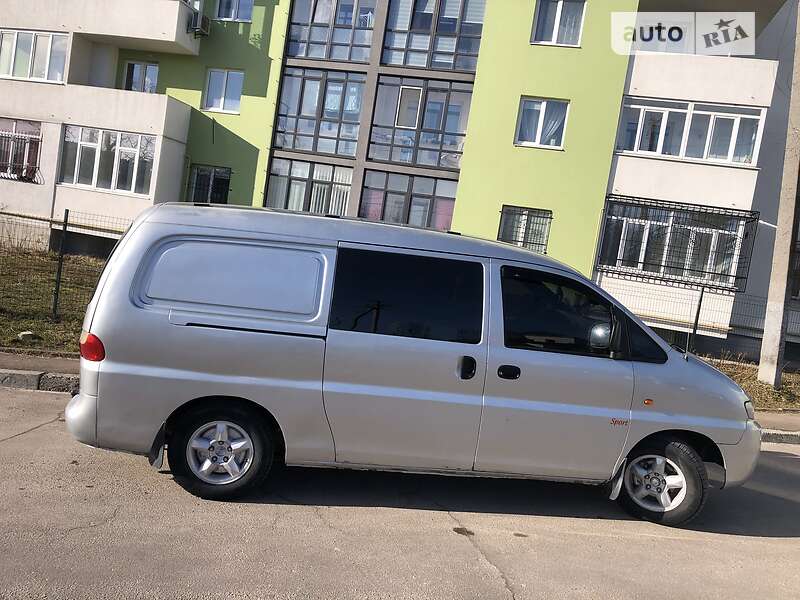 Грузопассажирский фургон Hyundai H-1 2004 в Львове