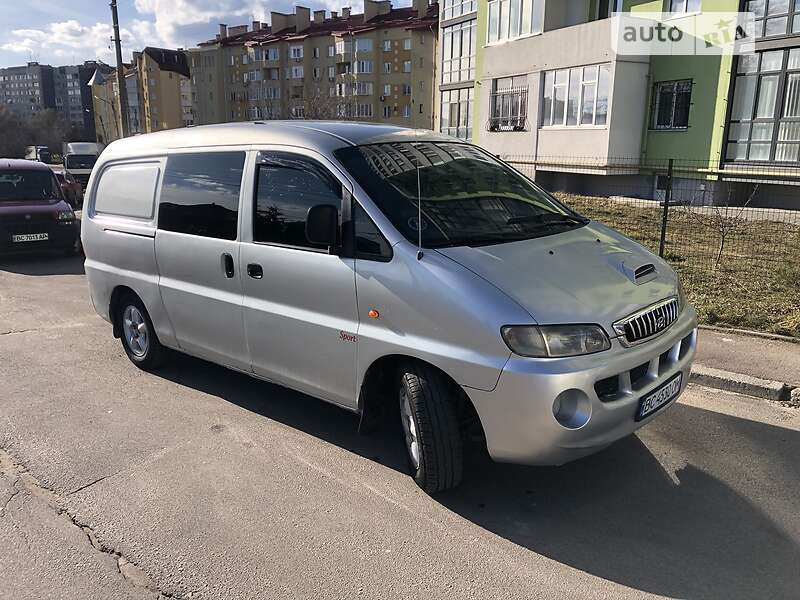 Грузопассажирский фургон Hyundai H-1 2004 в 