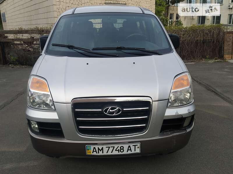 Минивэн Hyundai H-1 2006 в 
