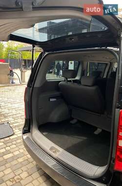 Минивэн Hyundai H-1 2012 в 