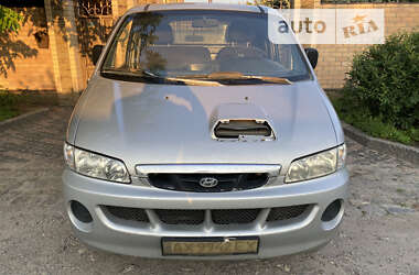 Вантажний фургон Hyundai H-1 2004 в Харкові