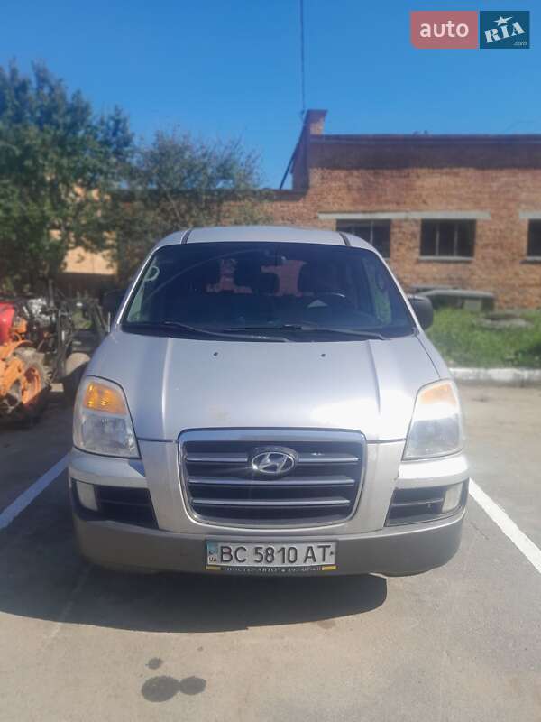 Минивэн Hyundai H-1 2006 в 