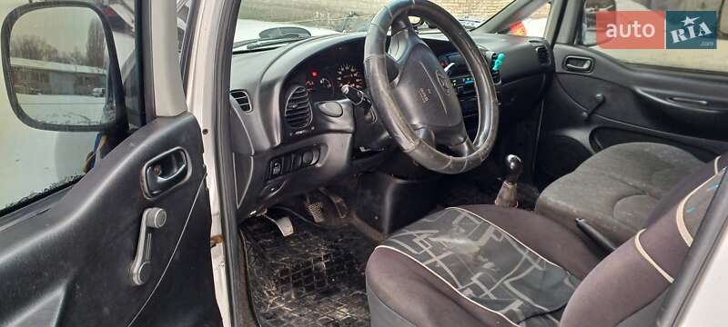 Мінівен Hyundai H-1 2002 в Києві