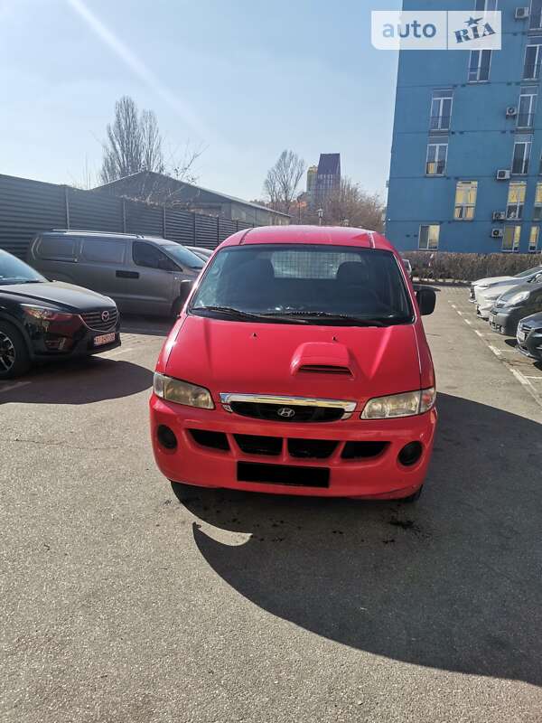 Вантажний фургон Hyundai H-1 2004 в Києві