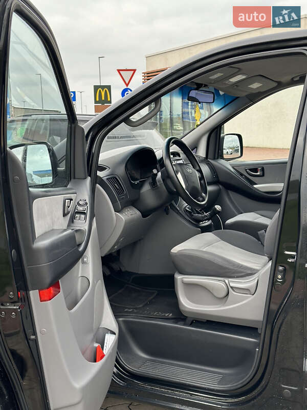 Мінівен Hyundai H-1 2008 в Сарнах