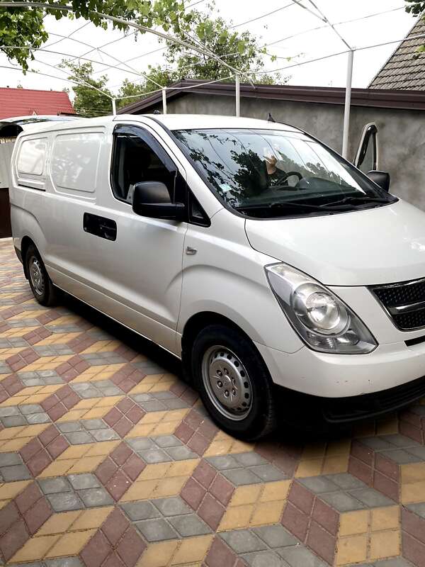 Грузовой фургон Hyundai H-1 2011 в Татарбунарах