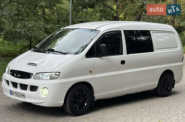 Минивэн Hyundai H-1 2004 в 