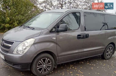 Вантажопасажирський фургон Hyundai H-1 2010 в Черкасах