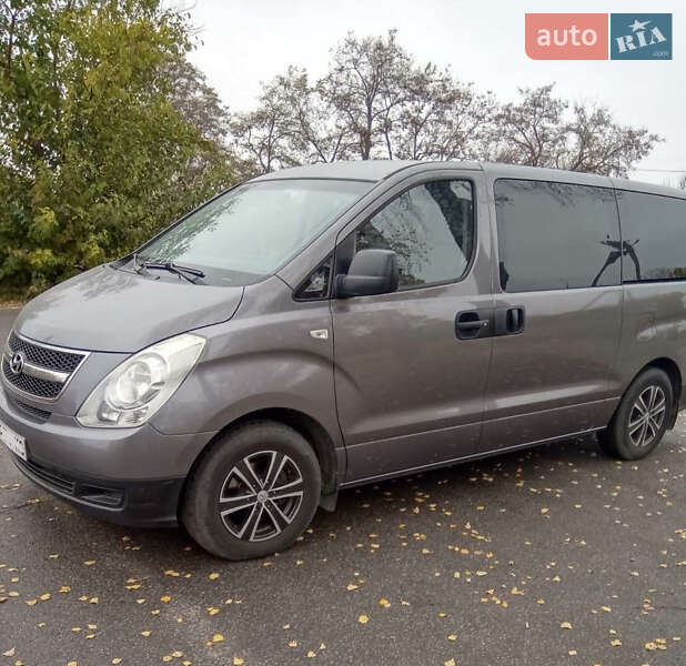 Грузопассажирский фургон Hyundai H-1 2010 в Черкассах