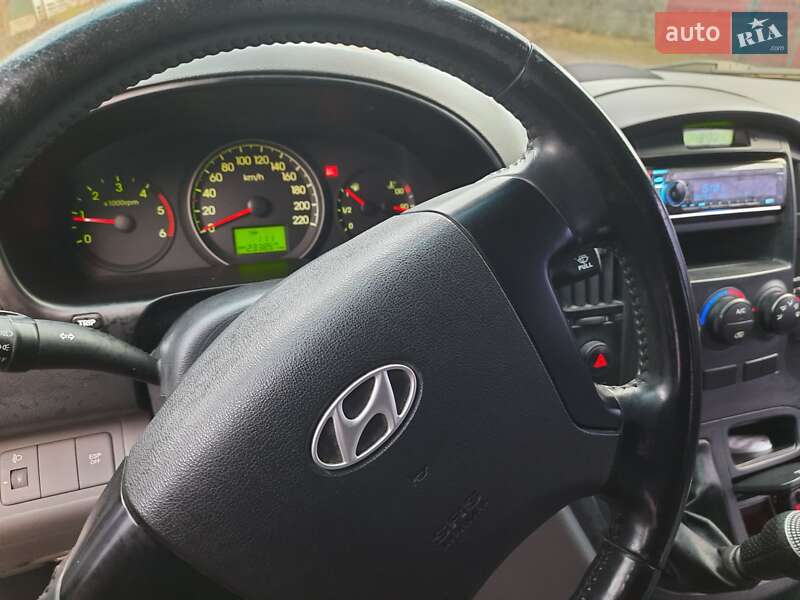 Минивэн Hyundai H-1 2008 в Киеве