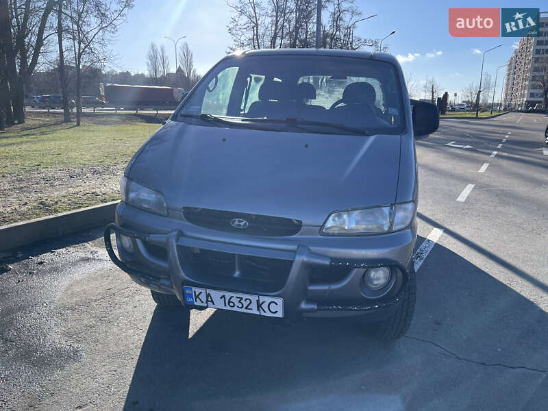 Hyundai H-1 1999