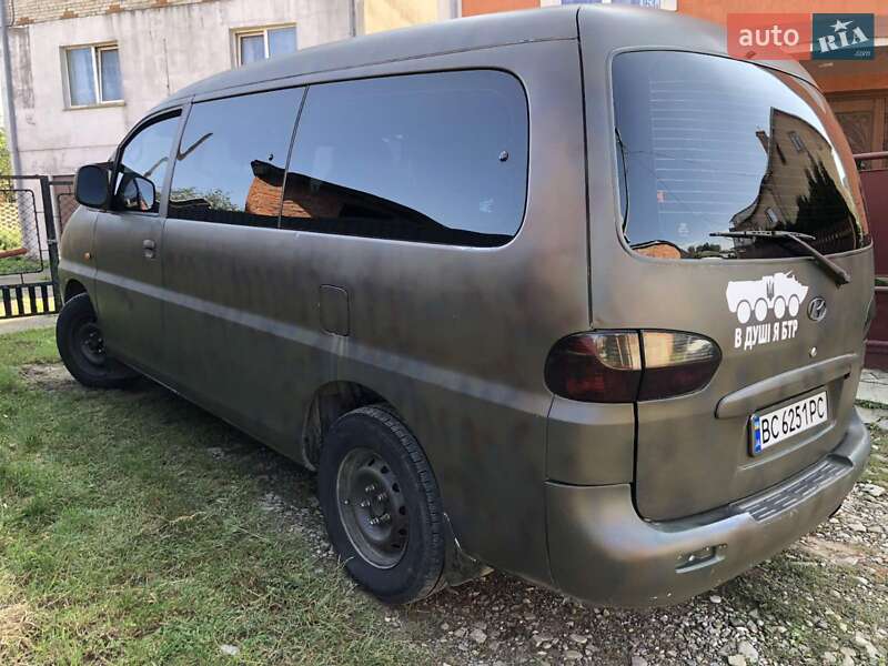 Минивэн Hyundai H-1 2000 в Петропавловке
