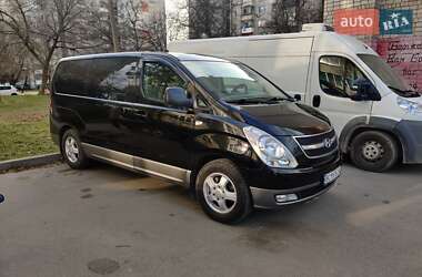Минивэн Hyundai H-1 2010 в 