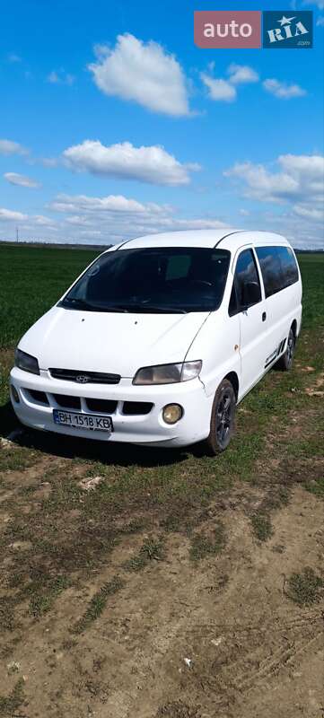 Hyundai H-1 1998