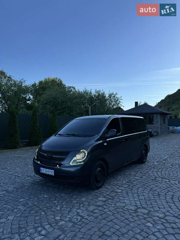 Минивэн Hyundai H-1 2008 в 