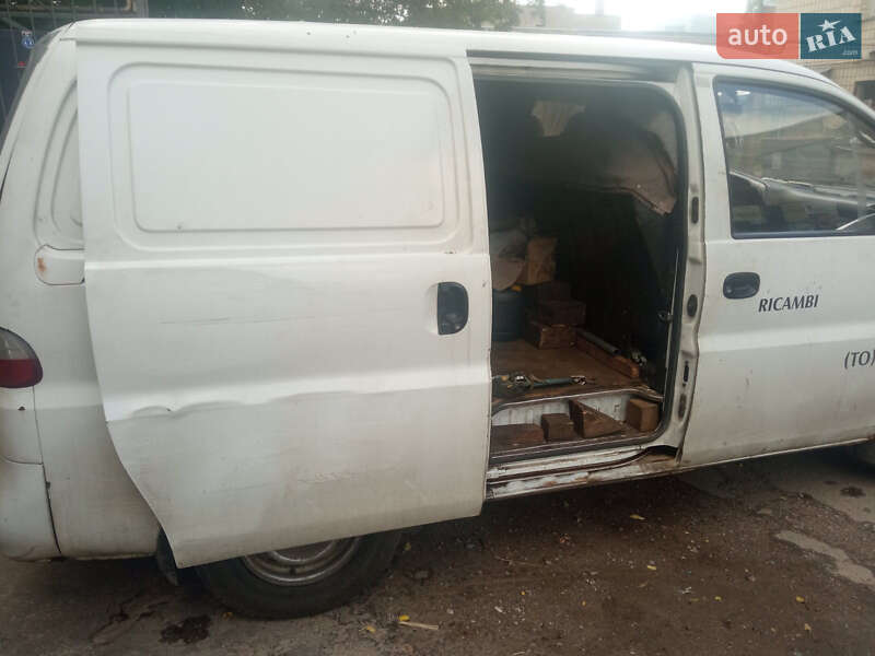 Минивэн Hyundai H-1 2005 в Киеве