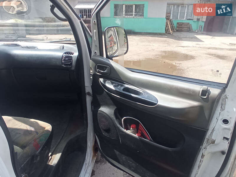 Минивэн Hyundai H-1 2005 в Киеве