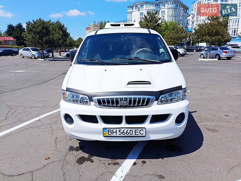 Hyundai H-1 2004