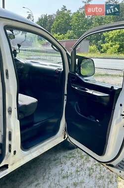 Вантажопасажирський фургон Hyundai H-1 2000 в 