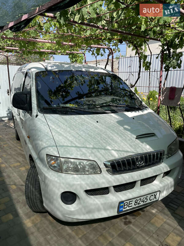 Минивэн Hyundai H-1 2007 в 