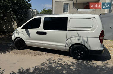 Минивэн Hyundai H-1 2011 в 