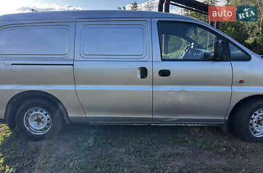 Минивэн Hyundai H-1 2004 в 