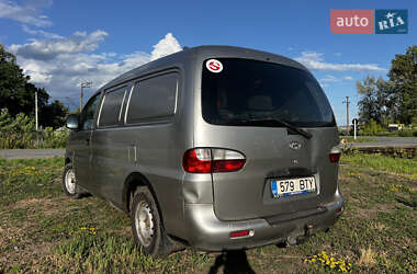 Минивэн Hyundai H-1 2004 в 