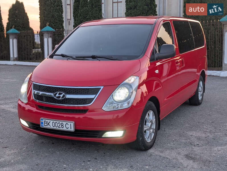 Мінівен Hyundai H-1 2010 в Дубні