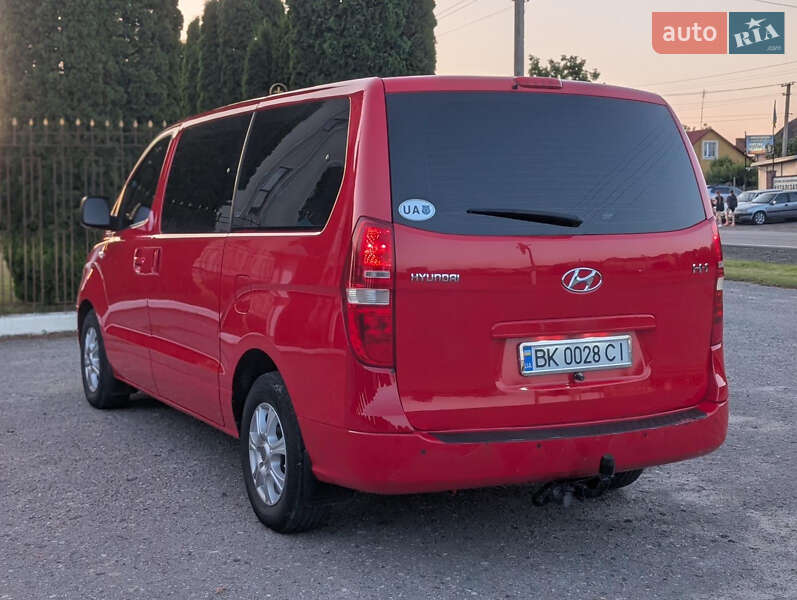 Мінівен Hyundai H-1 2010 в Дубні