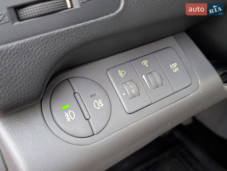 Мінівен Hyundai H-1 2010 в Дубні