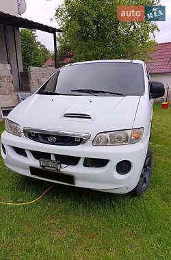 Вантажний фургон Hyundai H-1 2001 в Золочеві