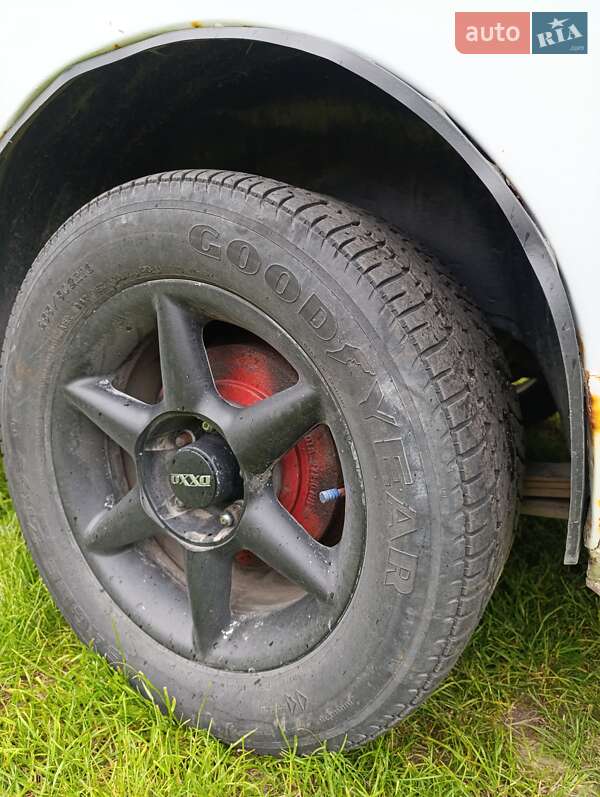Вантажний фургон Hyundai H-1 2001 в Золочеві