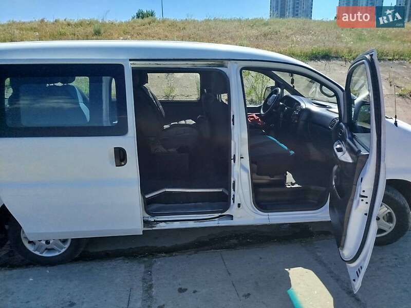 Мінівен Hyundai H-1 2004 в Києві